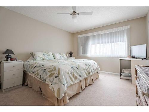 638 Citadel Drive Nw, Calgary, AB - Indoor Photo Showing Bedroom