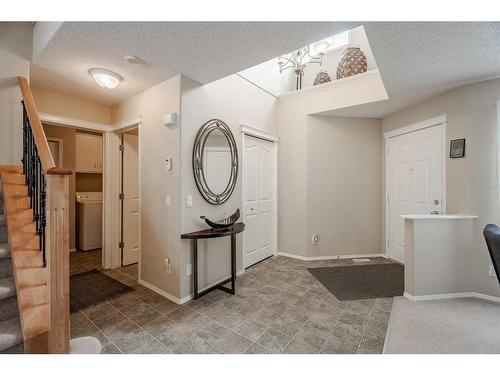 638 Citadel Drive Nw, Calgary, AB - Indoor Photo Showing Other Room