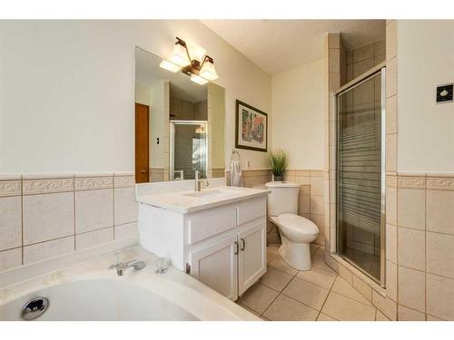 130 Hawkstone Drive Nw, Calgary, AB - Indoor Photo Showing Bathroom