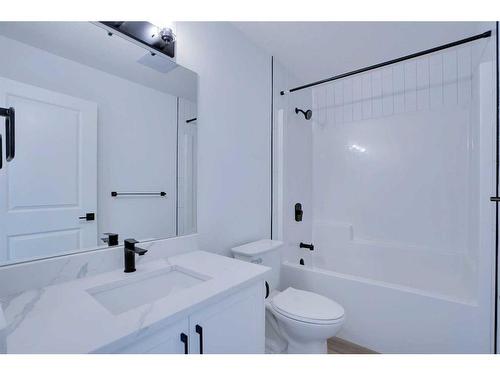 35 Heritage Circle, Cochrane, AB - Indoor Photo Showing Bathroom