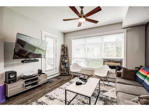 304-811 5 Street Ne, Calgary, AB - Indoor Photo Showing Living Room