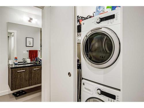 304-811 5 Street Ne, Calgary, AB - Indoor Photo Showing Laundry Room
