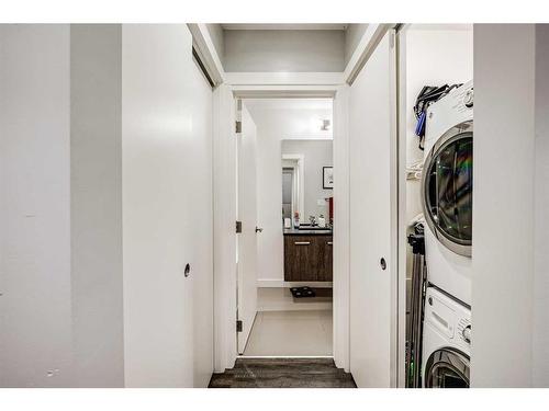 304-811 5 Street Ne, Calgary, AB - Indoor Photo Showing Laundry Room