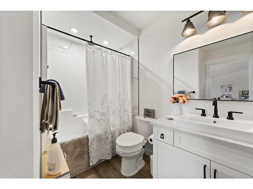 12 Coutts Close, Olds, AB - Indoor Photo Showing Bathroom