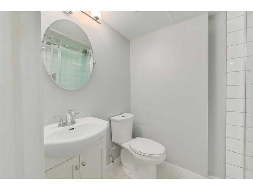 7428 26A Street Se, Calgary, AB - Indoor Photo Showing Bathroom