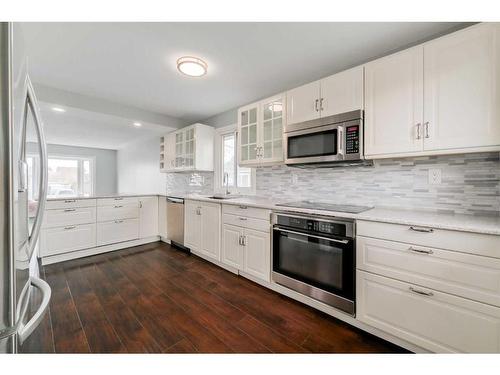 7428 26A Street Se, Calgary, AB - Indoor Photo Showing Kitchen With Upgraded Kitchen