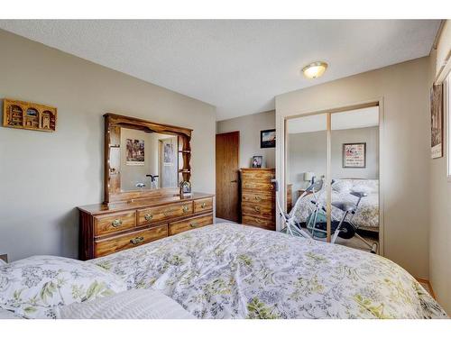 147 Strathcona Close Sw, Calgary, AB - Indoor Photo Showing Bedroom