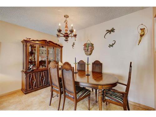 147 Strathcona Close Sw, Calgary, AB - Indoor Photo Showing Dining Room