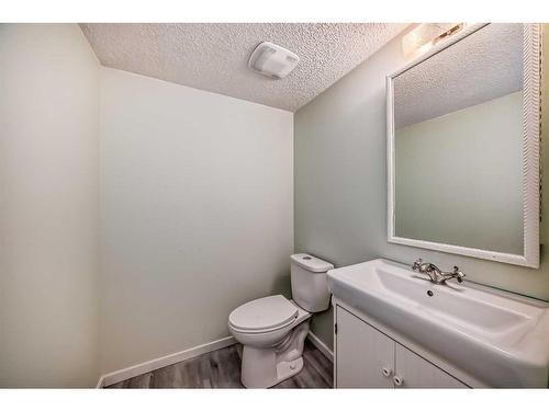 19-3200 60 Street Ne, Calgary, AB - Indoor Photo Showing Bathroom
