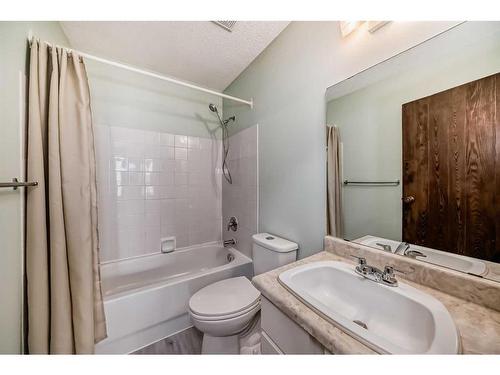 19-3200 60 Street Ne, Calgary, AB - Indoor Photo Showing Bathroom