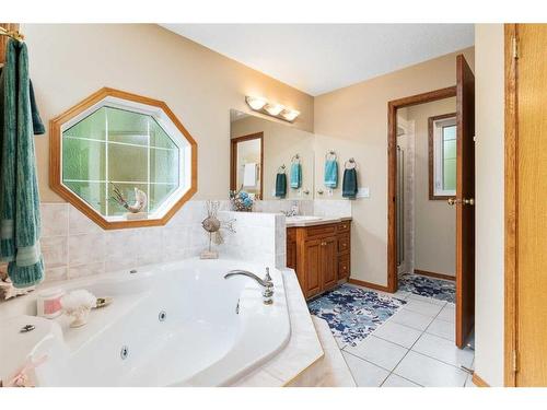 15-33106 Range Road 12, Rural Mountain View County, AB - Indoor Photo Showing Bathroom