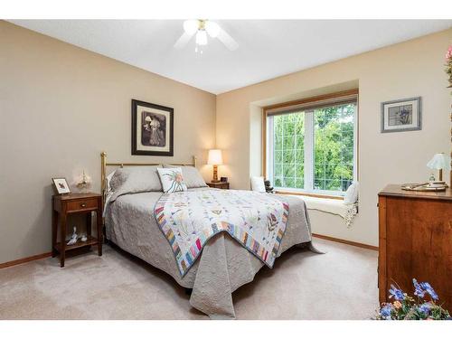 15-33106 Range Road 12, Rural Mountain View County, AB - Indoor Photo Showing Bedroom