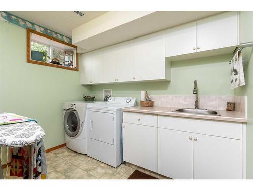 15-33106 Range Road 12, Rural Mountain View County, AB - Indoor Photo Showing Laundry Room