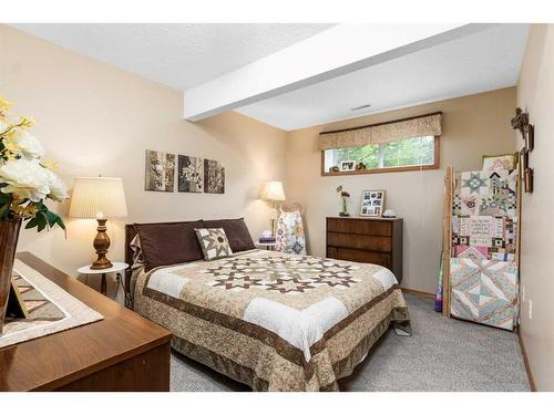 15-33106 Range Road 12, Rural Mountain View County, AB - Indoor Photo Showing Bedroom