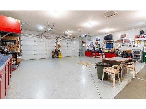 15-33106 Range Road 12, Rural Mountain View County, AB - Indoor Photo Showing Garage