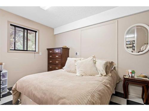 15-33106 Range Road 12, Rural Mountain View County, AB - Indoor Photo Showing Bedroom