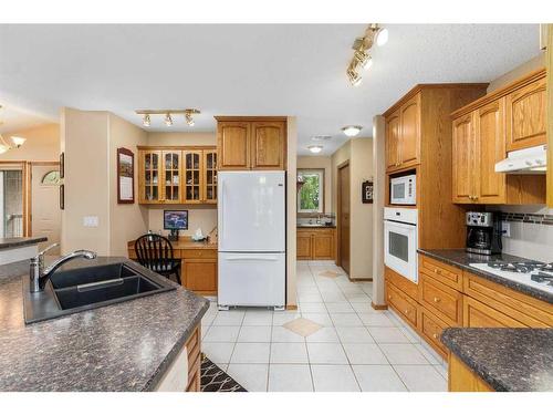 15-33106 Range Road 12, Rural Mountain View County, AB - Indoor Photo Showing Kitchen With Double Sink