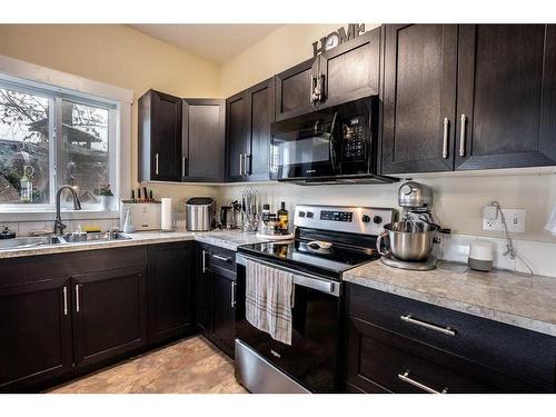 118 3 Avenue Se, High River, AB - Indoor Photo Showing Kitchen With Double Sink