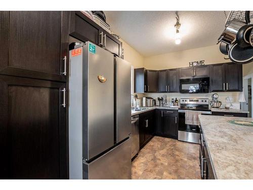 118 3 Avenue Se, High River, AB - Indoor Photo Showing Kitchen
