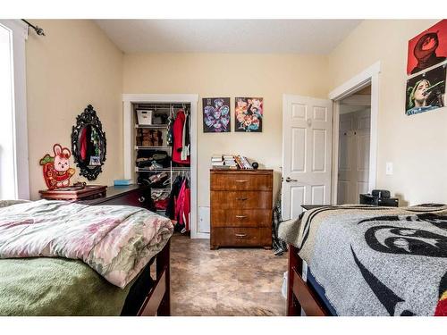118 3 Avenue Se, High River, AB - Indoor Photo Showing Bedroom