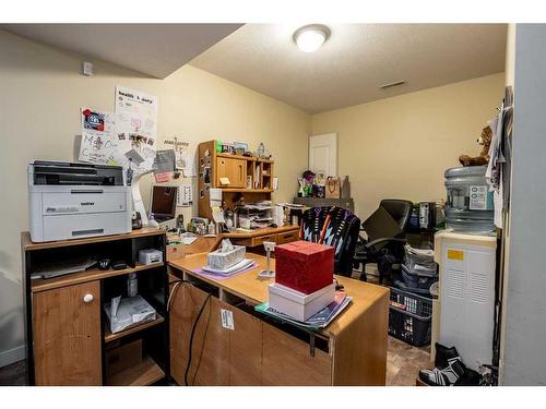 118 3 Avenue Se, High River, AB - Indoor Photo Showing Office