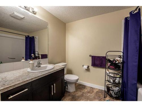 118 3 Avenue Se, High River, AB - Indoor Photo Showing Bathroom