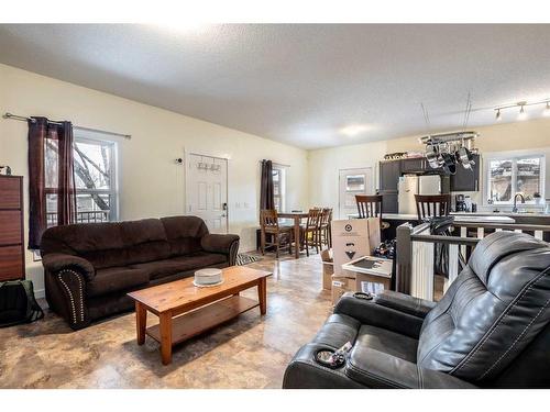 118 3 Avenue Se, High River, AB - Indoor Photo Showing Living Room