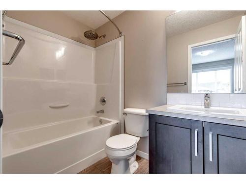 652 Copperpond Boulevard Se, Calgary, AB - Indoor Photo Showing Bathroom
