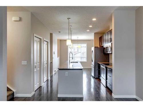 652 Copperpond Boulevard Se, Calgary, AB - Indoor Photo Showing Kitchen