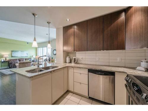 1706-788 12 Avenue Sw, Calgary, AB - Indoor Photo Showing Kitchen With Double Sink