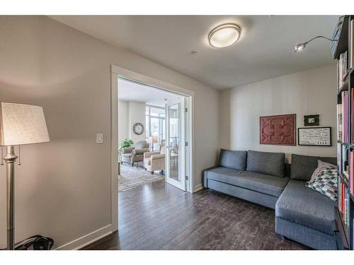 1706-788 12 Avenue Sw, Calgary, AB - Indoor Photo Showing Living Room