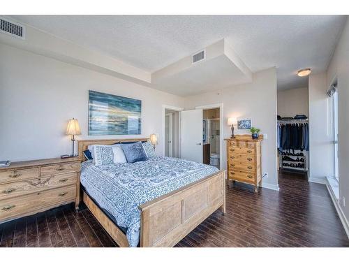 1706-788 12 Avenue Sw, Calgary, AB - Indoor Photo Showing Bedroom