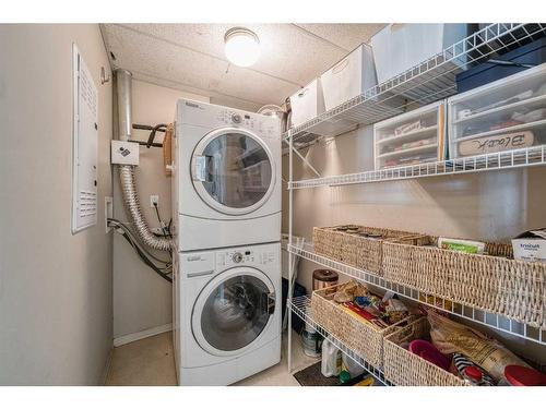 1706-788 12 Avenue Sw, Calgary, AB - Indoor Photo Showing Laundry Room