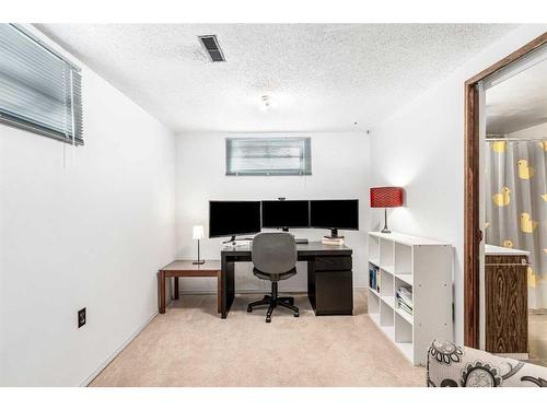 715 84 Avenue Sw, Calgary, AB - Indoor Photo Showing Office