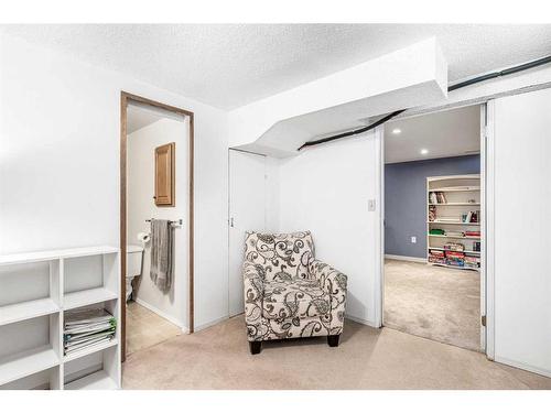 715 84 Avenue Sw, Calgary, AB - Indoor Photo Showing Other Room