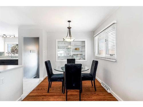 715 84 Avenue Sw, Calgary, AB - Indoor Photo Showing Dining Room