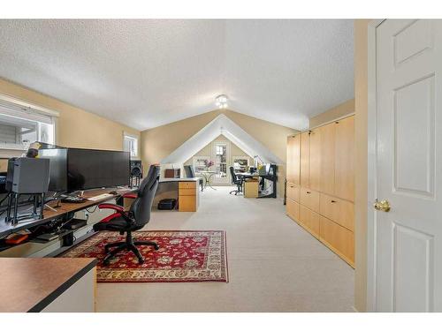 1425 26 Street Sw, Calgary, AB - Indoor Photo Showing Office