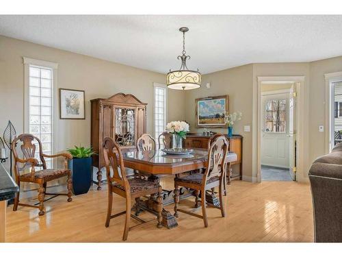 1425 26 Street Sw, Calgary, AB - Indoor Photo Showing Dining Room