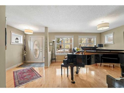 1425 26 Street Sw, Calgary, AB - Indoor Photo Showing Other Room