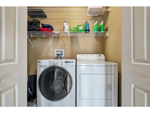 1425 26 Street Sw, Calgary, AB - Indoor Photo Showing Laundry Room