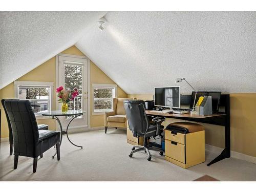 1425 26 Street Sw, Calgary, AB - Indoor Photo Showing Office