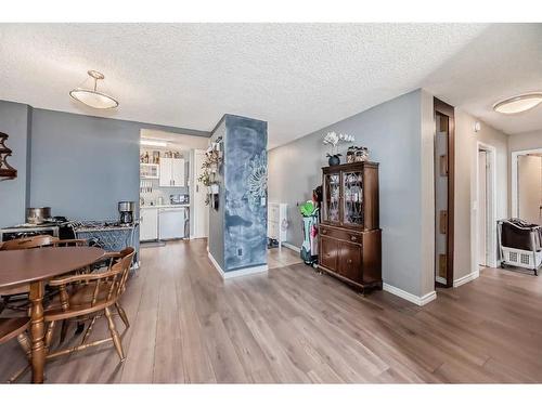 1410-4944 Dalton Drive Nw, Calgary, AB - Indoor Photo Showing Other Room