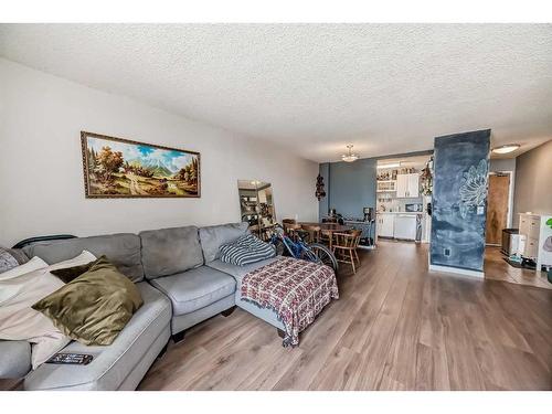 1410-4944 Dalton Drive Nw, Calgary, AB - Indoor Photo Showing Living Room