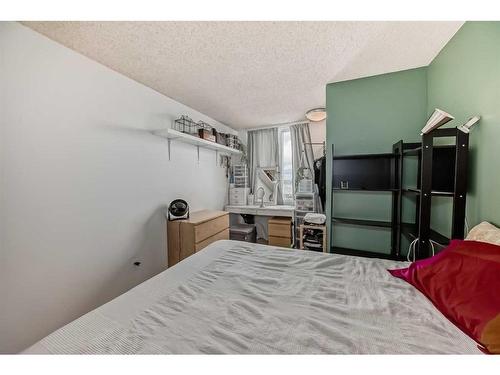 1410-4944 Dalton Drive Nw, Calgary, AB - Indoor Photo Showing Bedroom