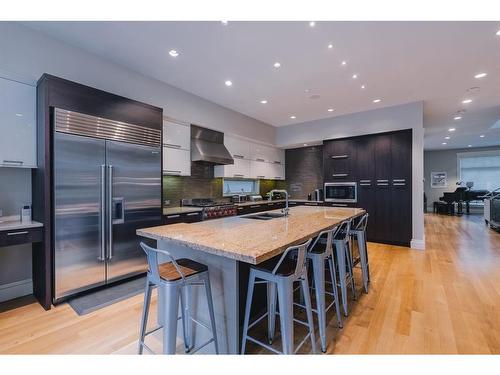 1624 Broadview Road Nw, Calgary, AB - Indoor Photo Showing Kitchen With Upgraded Kitchen