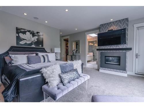 1624 Broadview Road Nw, Calgary, AB - Indoor Photo Showing Living Room With Fireplace