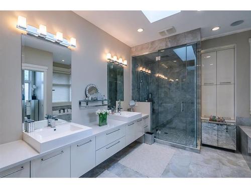 1624 Broadview Road Nw, Calgary, AB - Indoor Photo Showing Bathroom