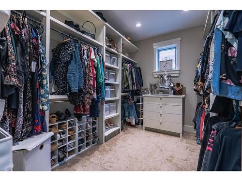 1624 Broadview Road Nw, Calgary, AB - Indoor With Storage