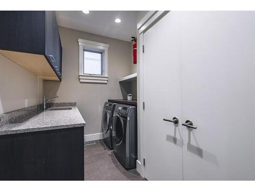 1624 Broadview Road Nw, Calgary, AB - Indoor Photo Showing Laundry Room