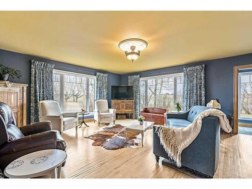 64144 434 Avenue West, Rural Foothills County, AB - Indoor Photo Showing Living Room